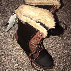 CHACOS womens Aurora borealia winter boot